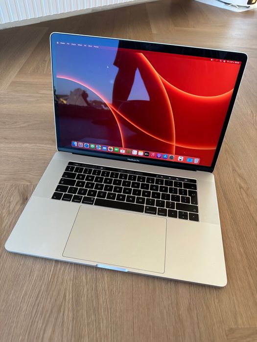 Idealny MacBook Pro 15” 16/256GB TOUCH BAR SILVER w idealnym stanie!