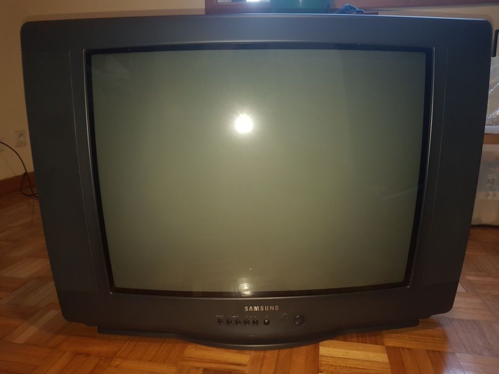 TV Samsung 70cm a funcionar