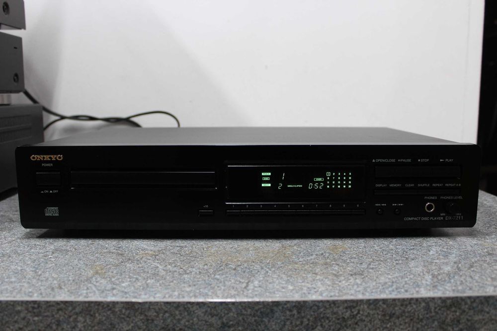 Odtwarzacz CD Onkyo DX-7211