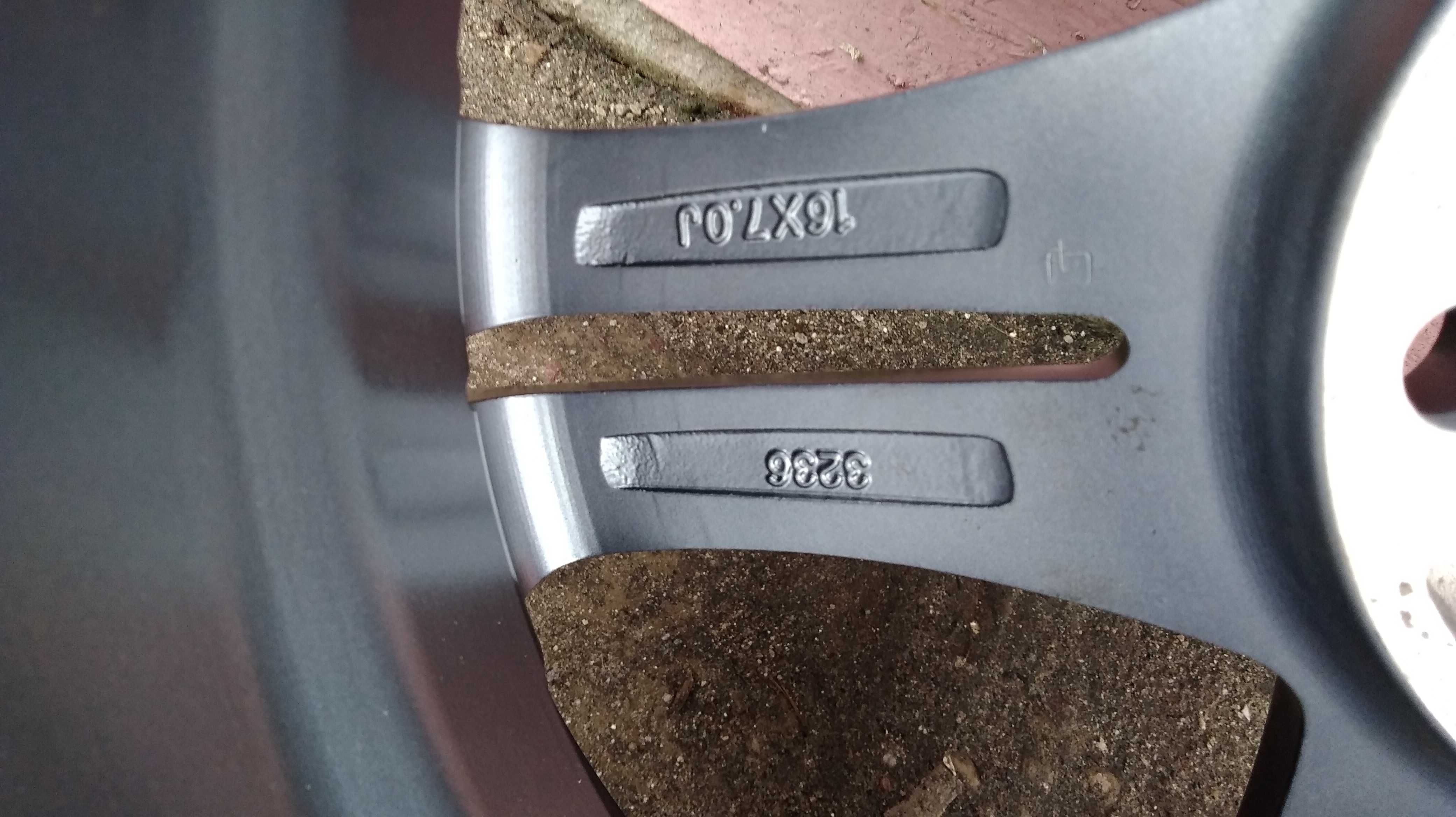 Запасное колесо 215/60/R 16, диск новый, шина б/у.