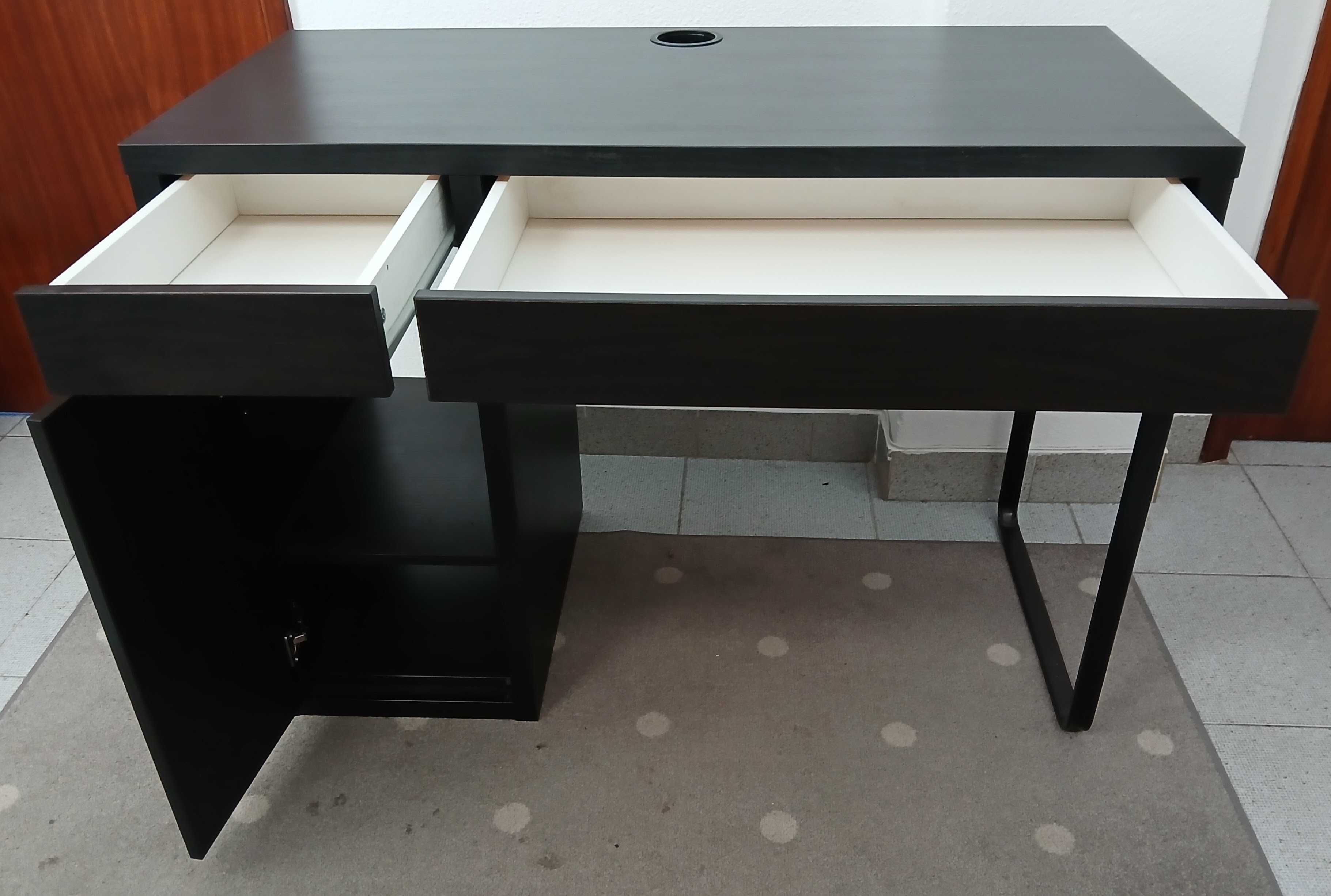 Secretária IKEA modelo "MICKE"