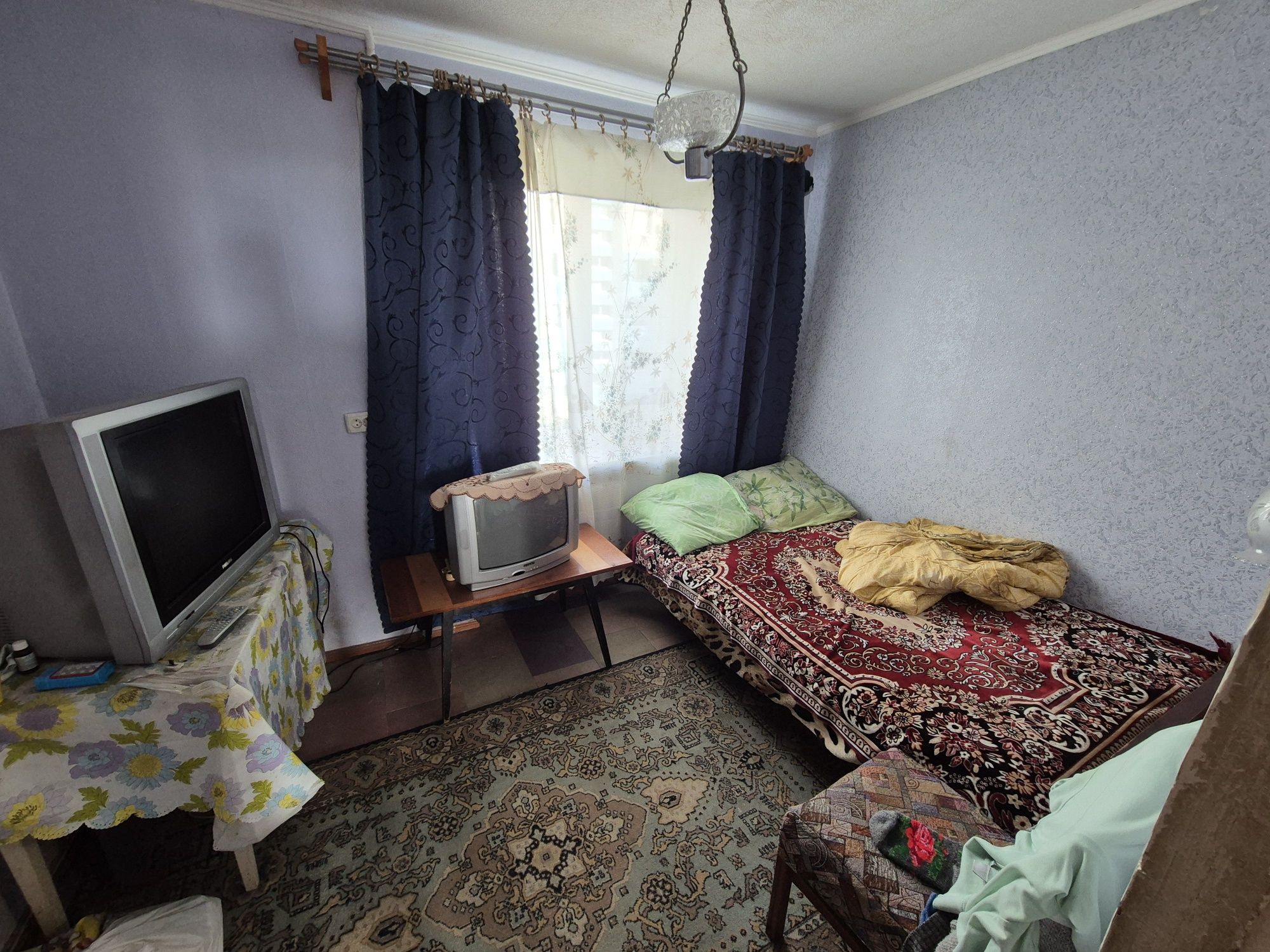 3-кімнатна Будівельників 8