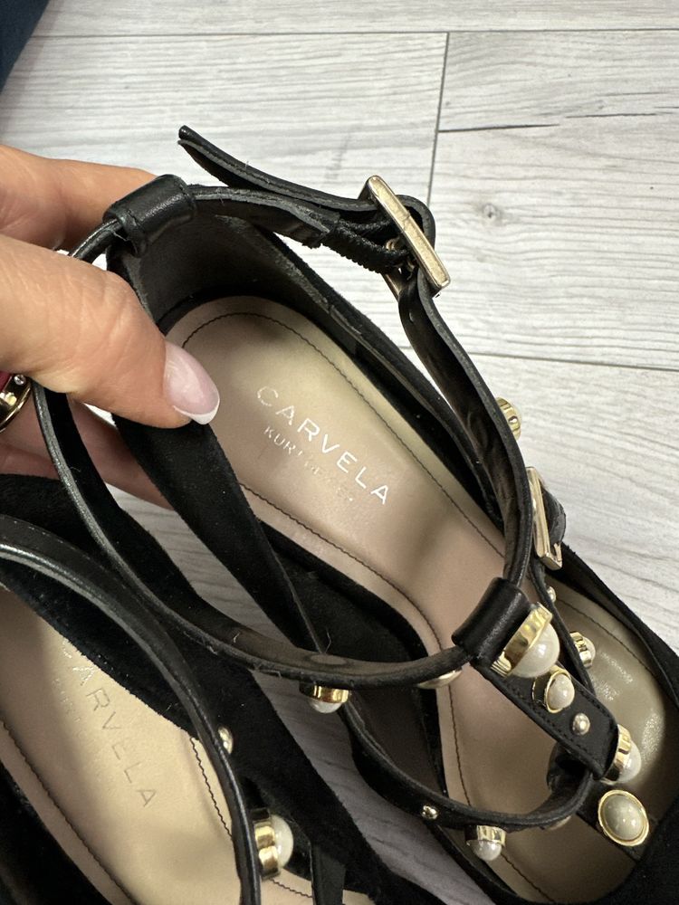 Туфлі лодочки човники гострий нос kurt geiger шпилька 38 39 чорні замш
