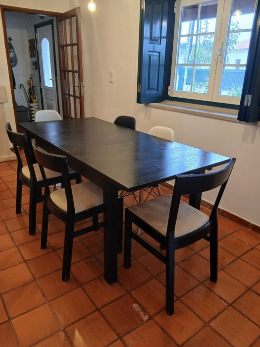 Mesa extensivel com cadeiras