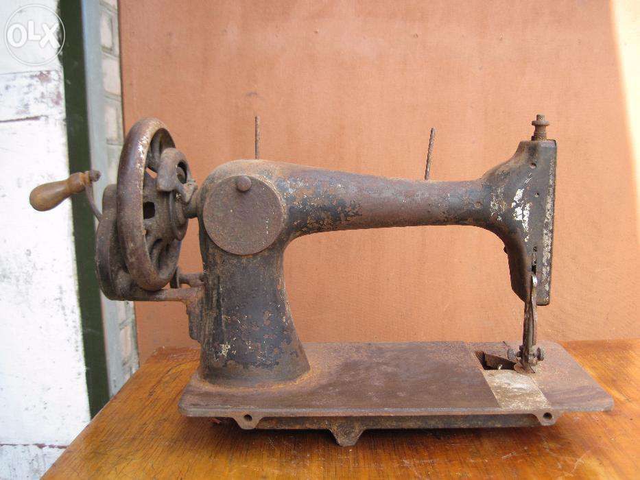 Антикварная швейная машинка SINGER