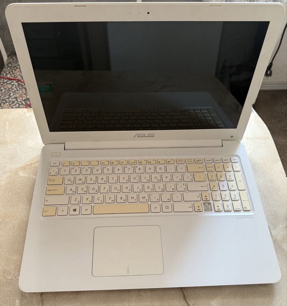 Ноутбук ASUS E-502m