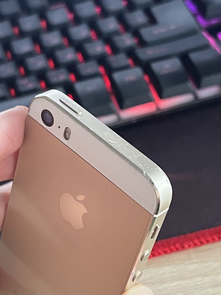 Продам Iphone 5c  8gb