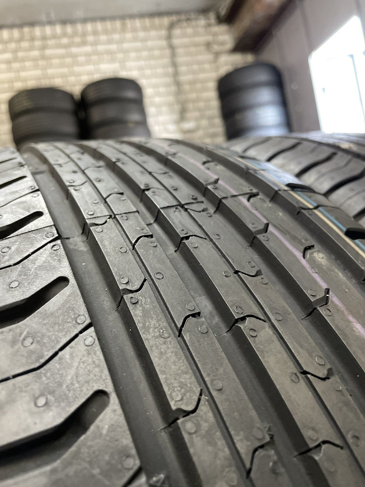 Шини 205/60 R16 Continental ContiEcoContact 5 (Cклад резини)