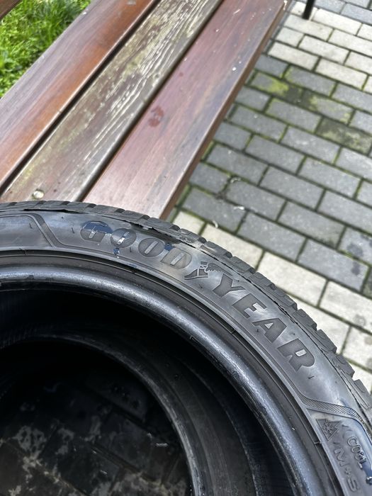 Goodyear UltraGrip Performance + 235/45/18