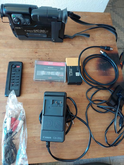 Câmara Canon UC30 e acessórios.