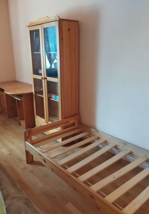 Komplet mebli drewnianych