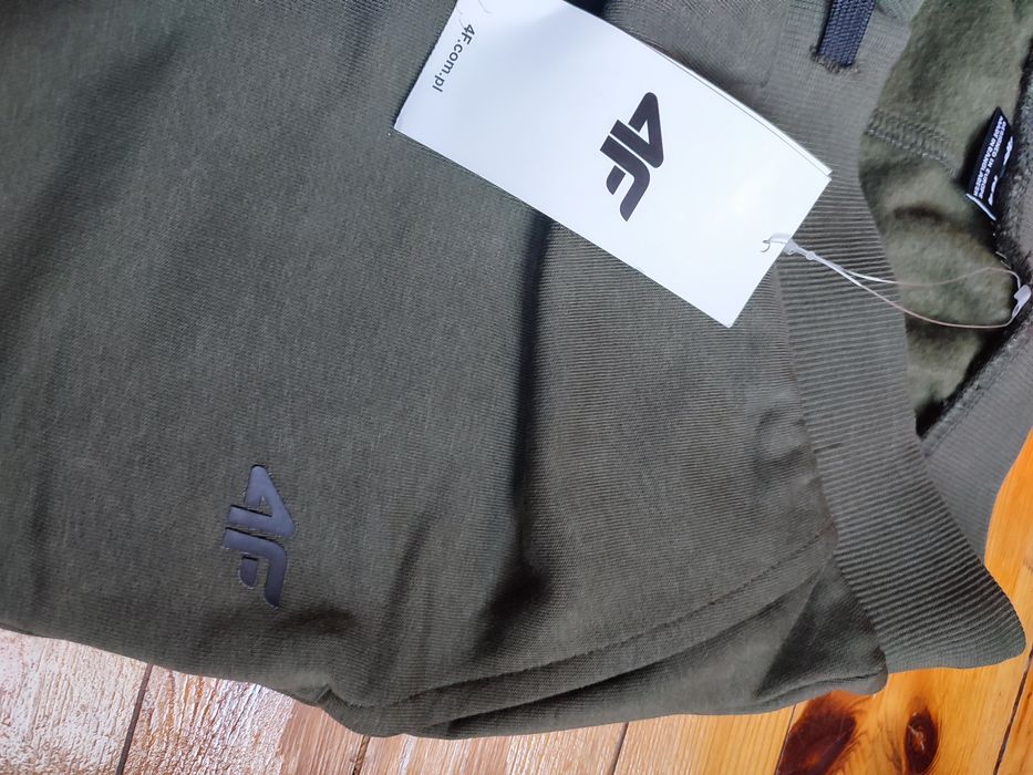 Nowe spodnie dresowe 164  4f