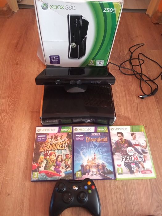 Xbox 360 Kinect dysk 250 GB gry pad