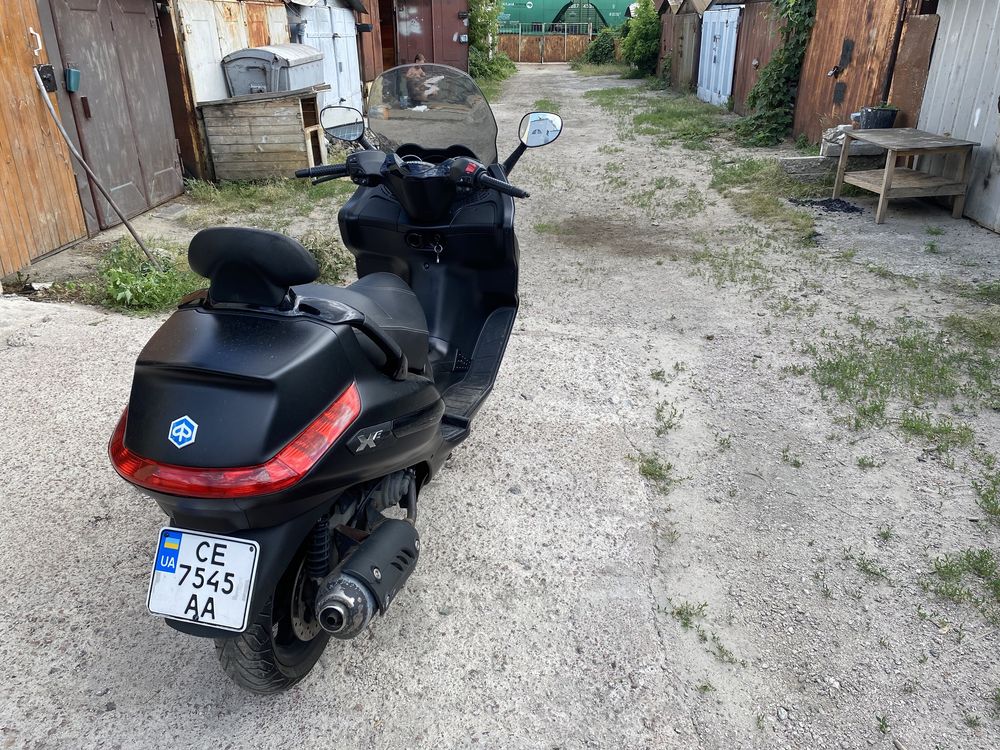 Скутер мопед piaggio x-evo