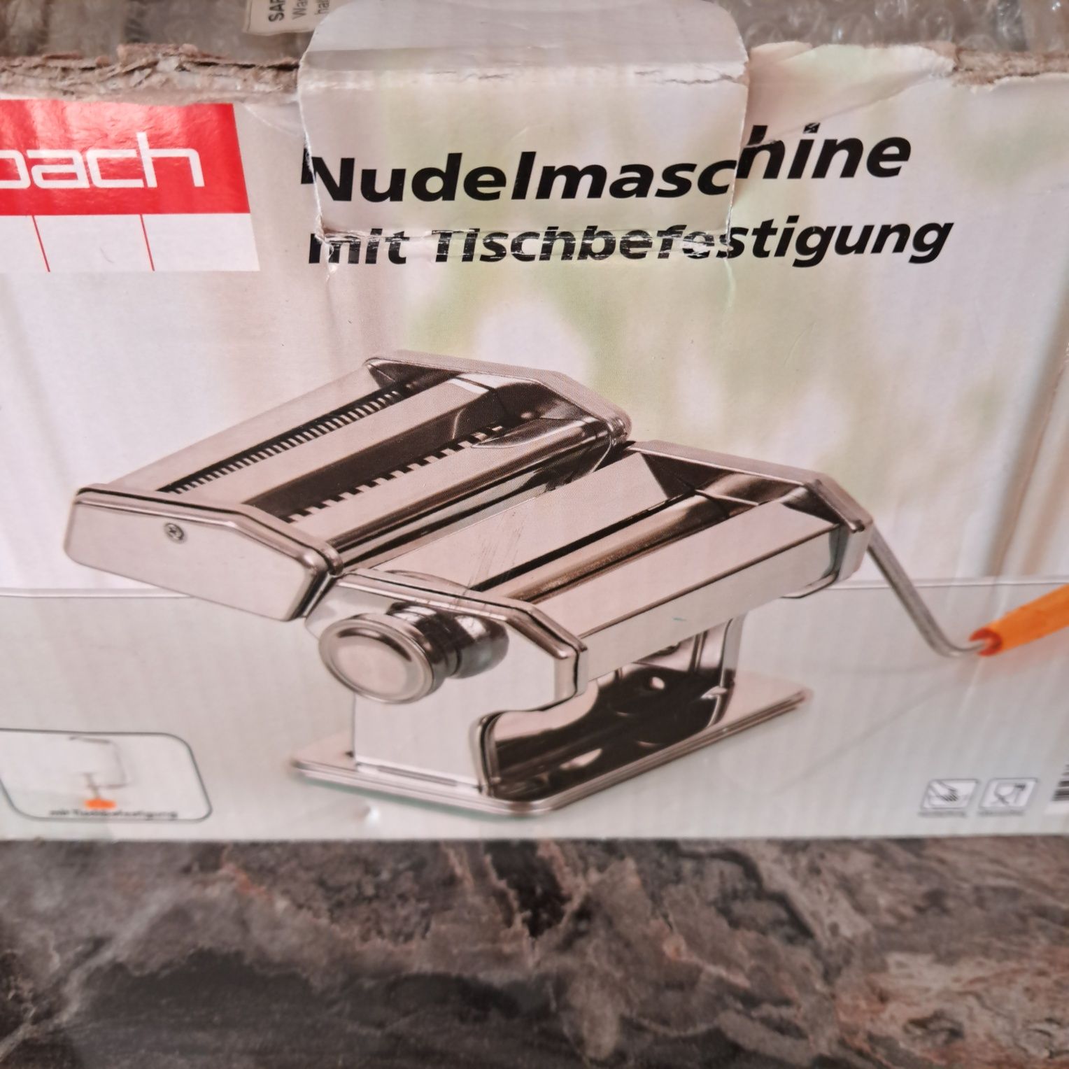 Maszyna do krojenia makaronu.