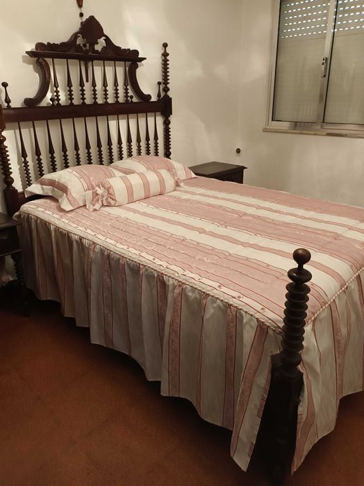 Mobília de quarto de casal completa antiga