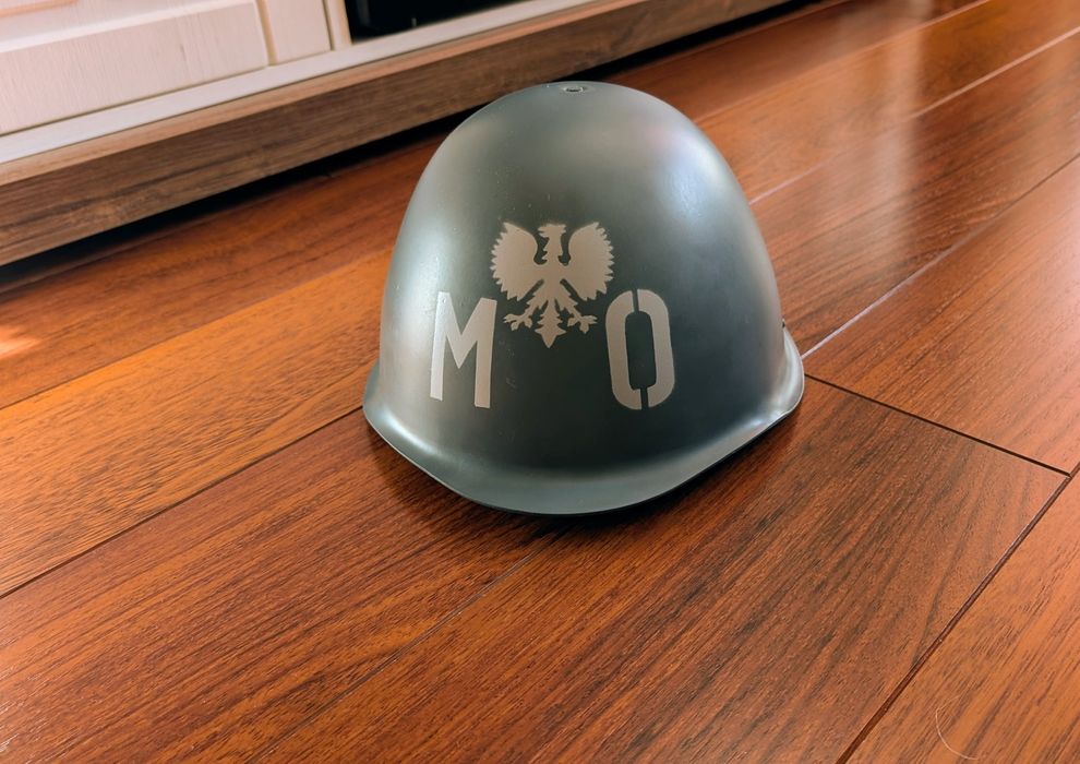 Kask milicyjny MO PRL Kolekcjonerski Nowy