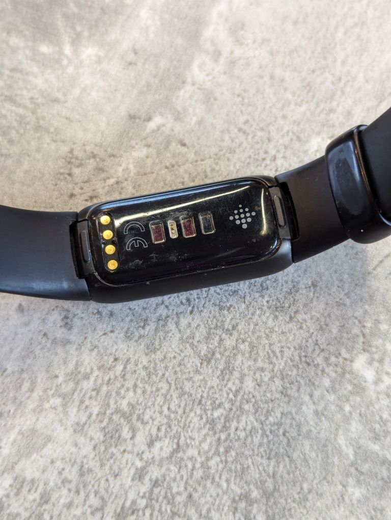 Fitbit Luxe smartwatch opaska smartband