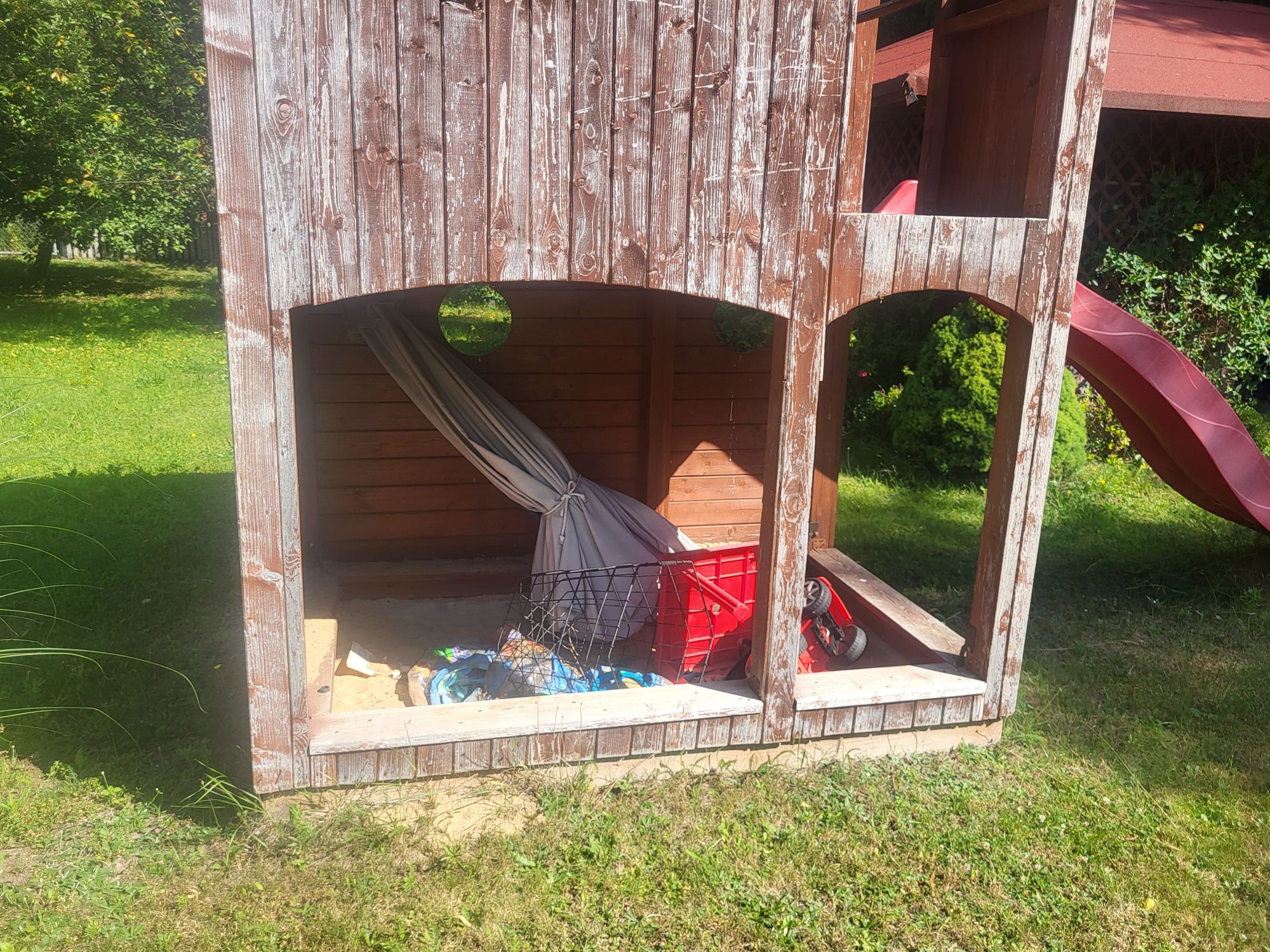 Domek dla dzieci z piaskownicą