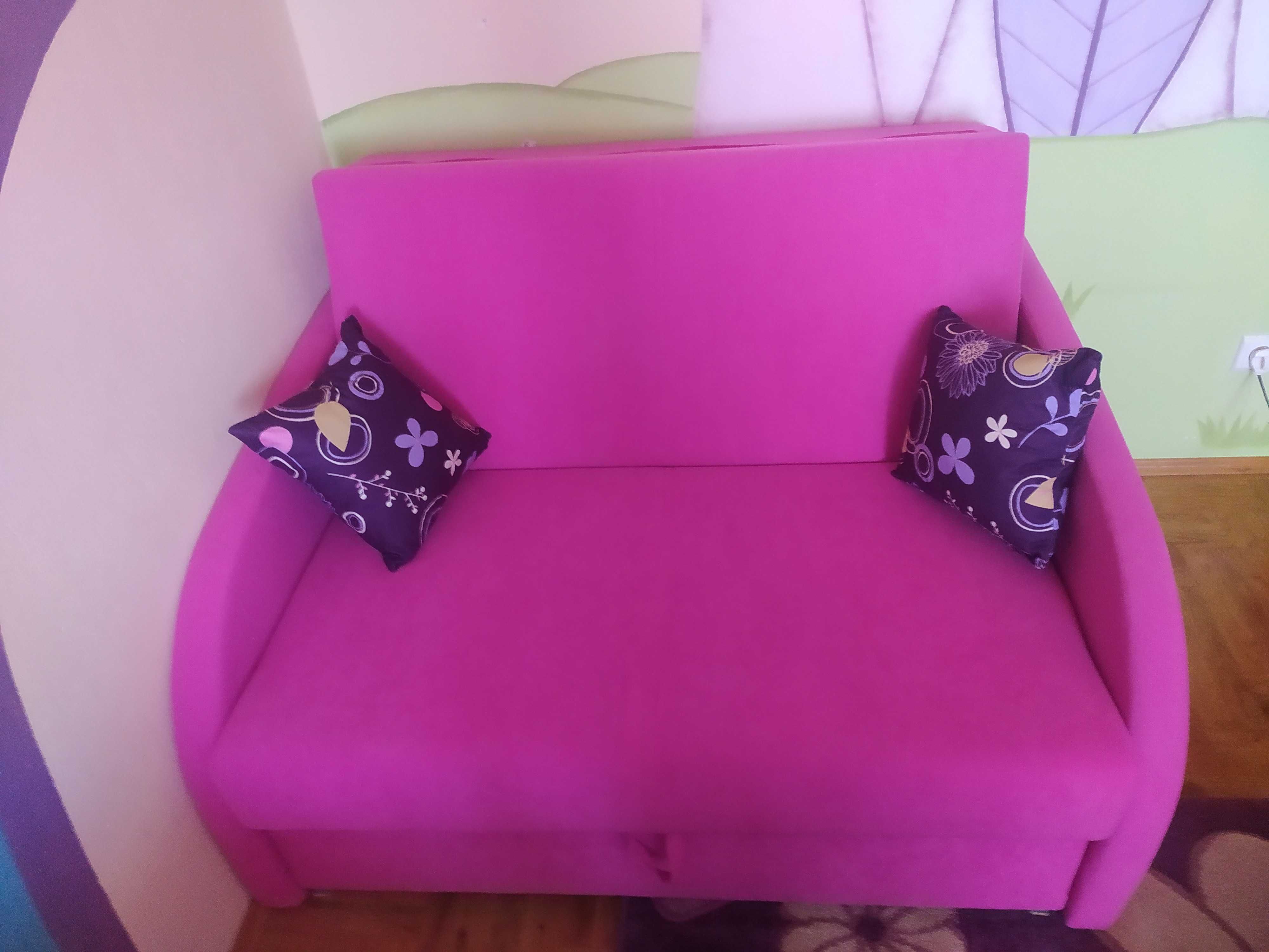 Sofa  dwuosobowa z funkcją spania różowa