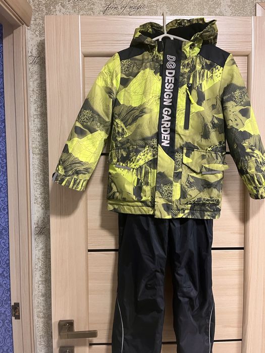 Продам дитячий горнолижний теплий костюм.