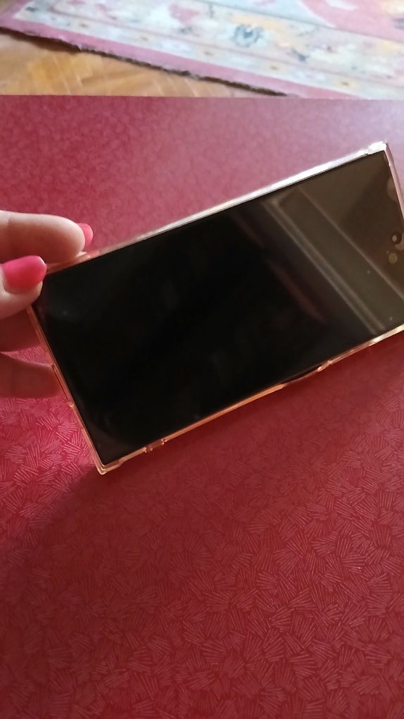 Продам новый смартфон.
