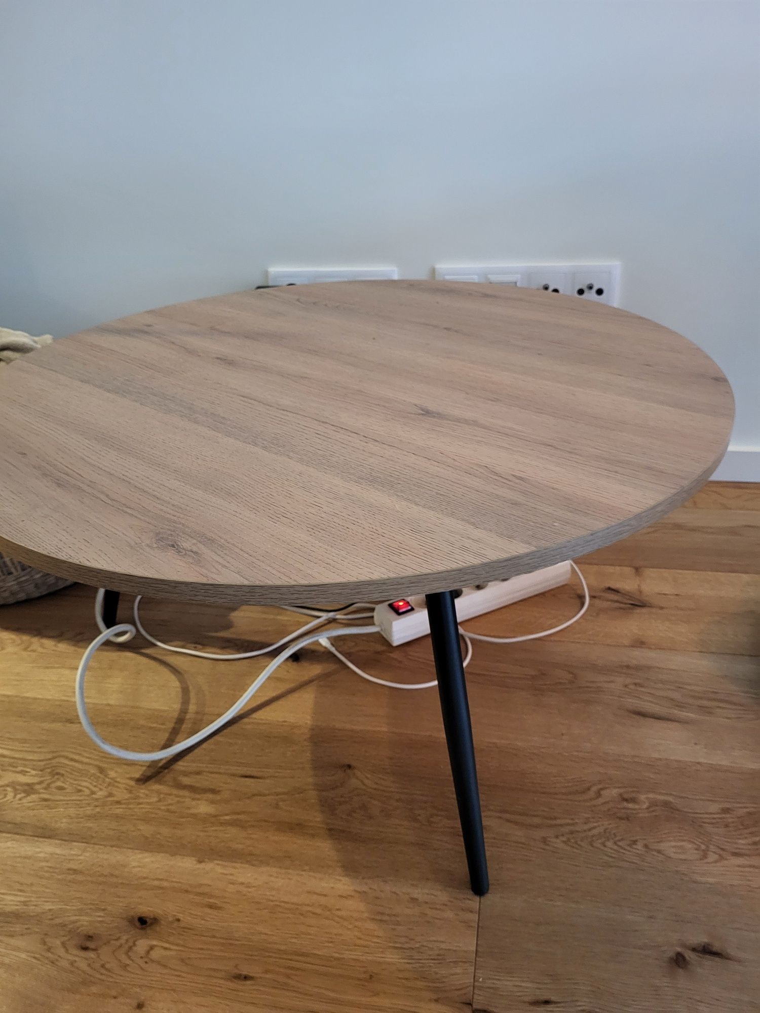 Mesa de Café de madeira com pernas metálicas