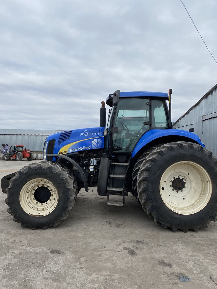 Трактор New Holland T8050