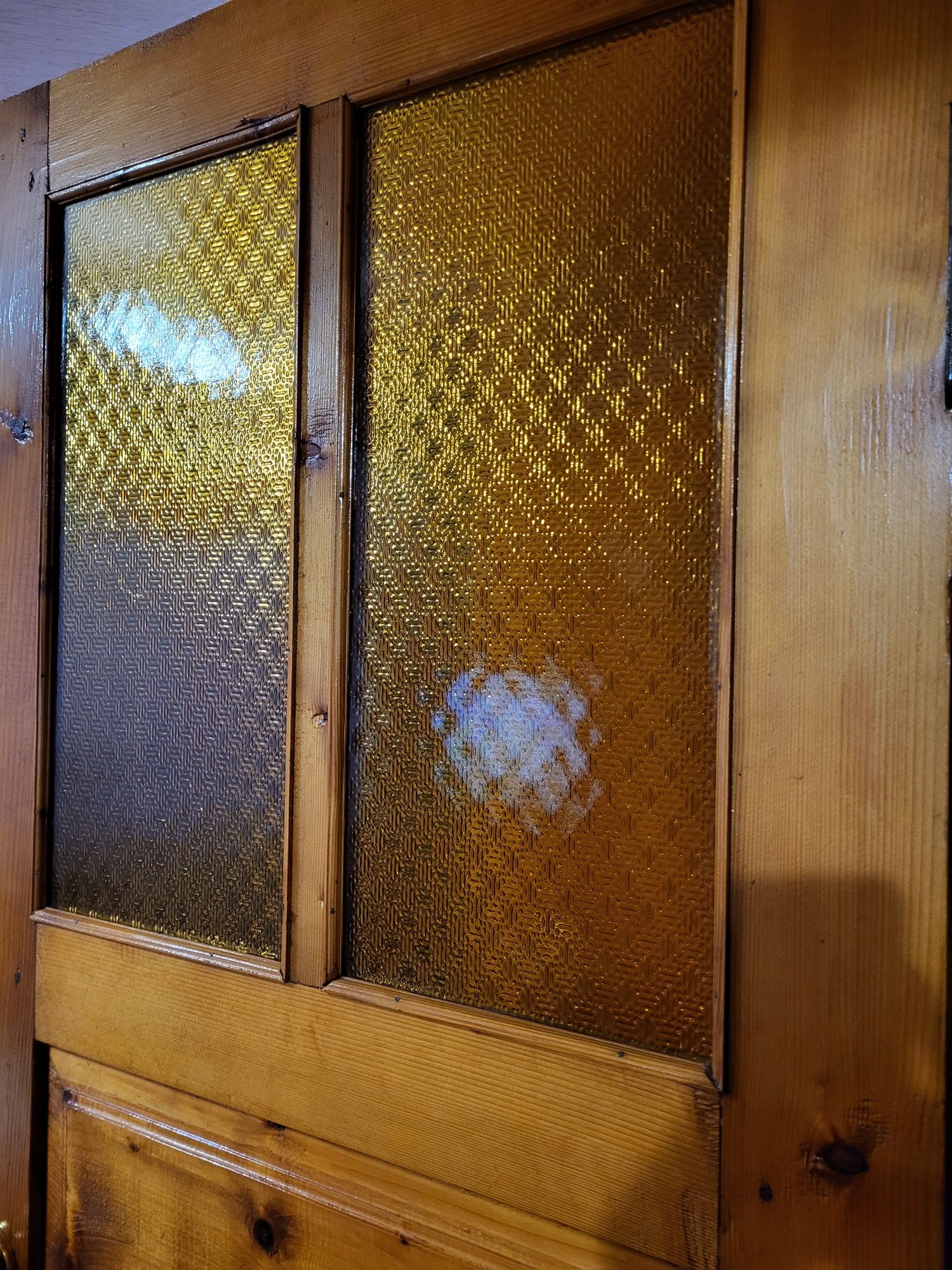 Дерев'яні міжкімнатні двері із сосни