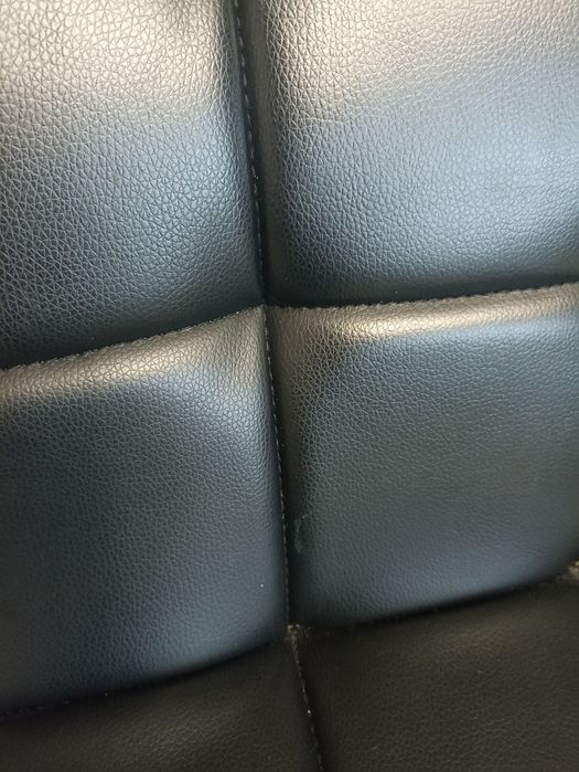 Krzesło czarne obrotowe pikowane ekoskóra