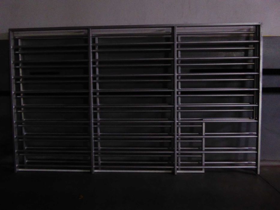 Três grades, proteção de janelas