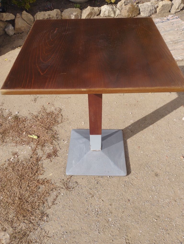 Mesas de madeira maciça base alumínio