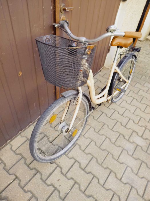 Rower miejski z koszykiem Pilne