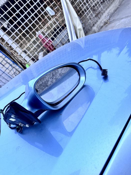 Бокове праве дзеркало на Passat b6