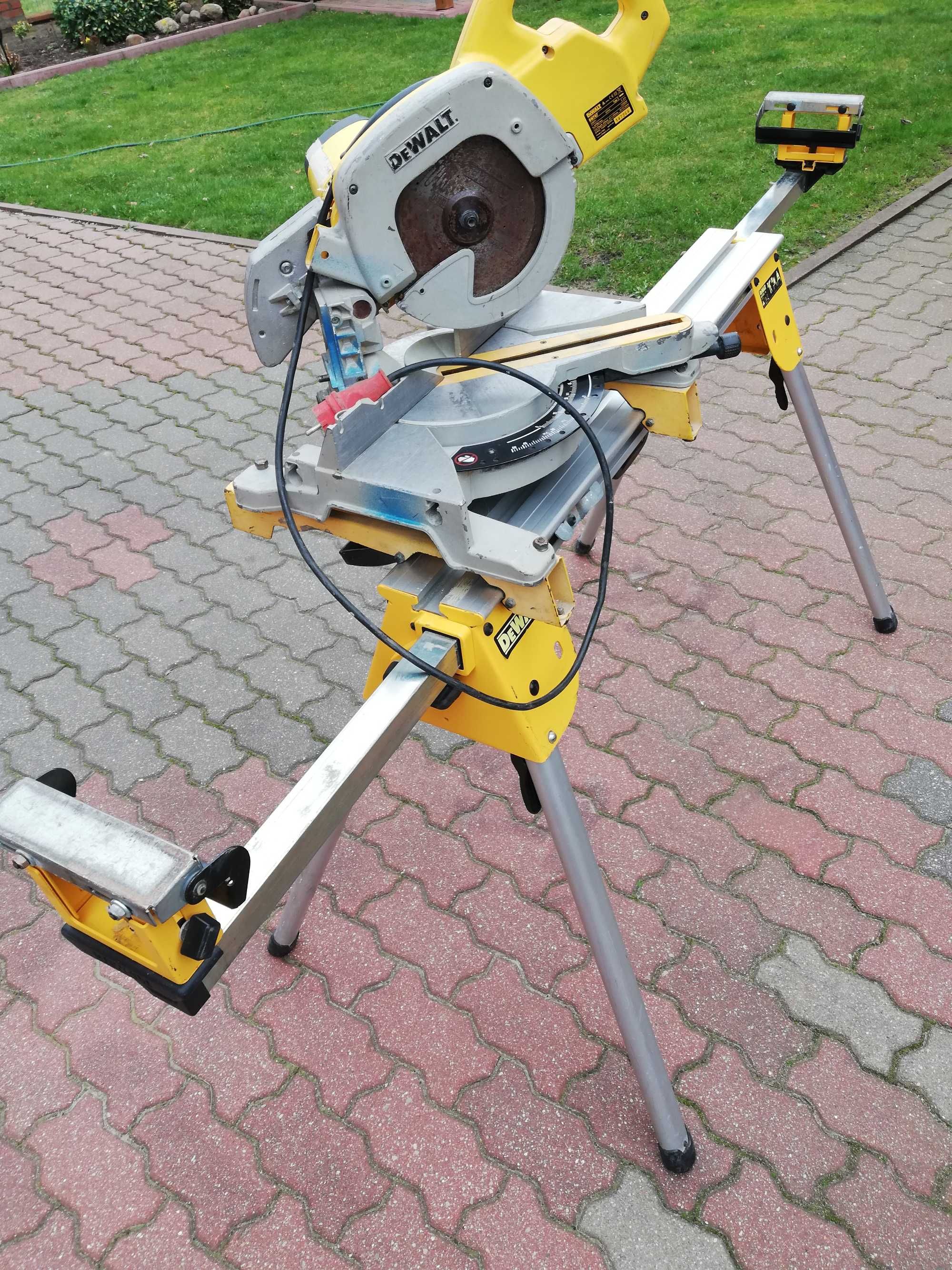 Dewalt DW 707 ukosnica ze stolem