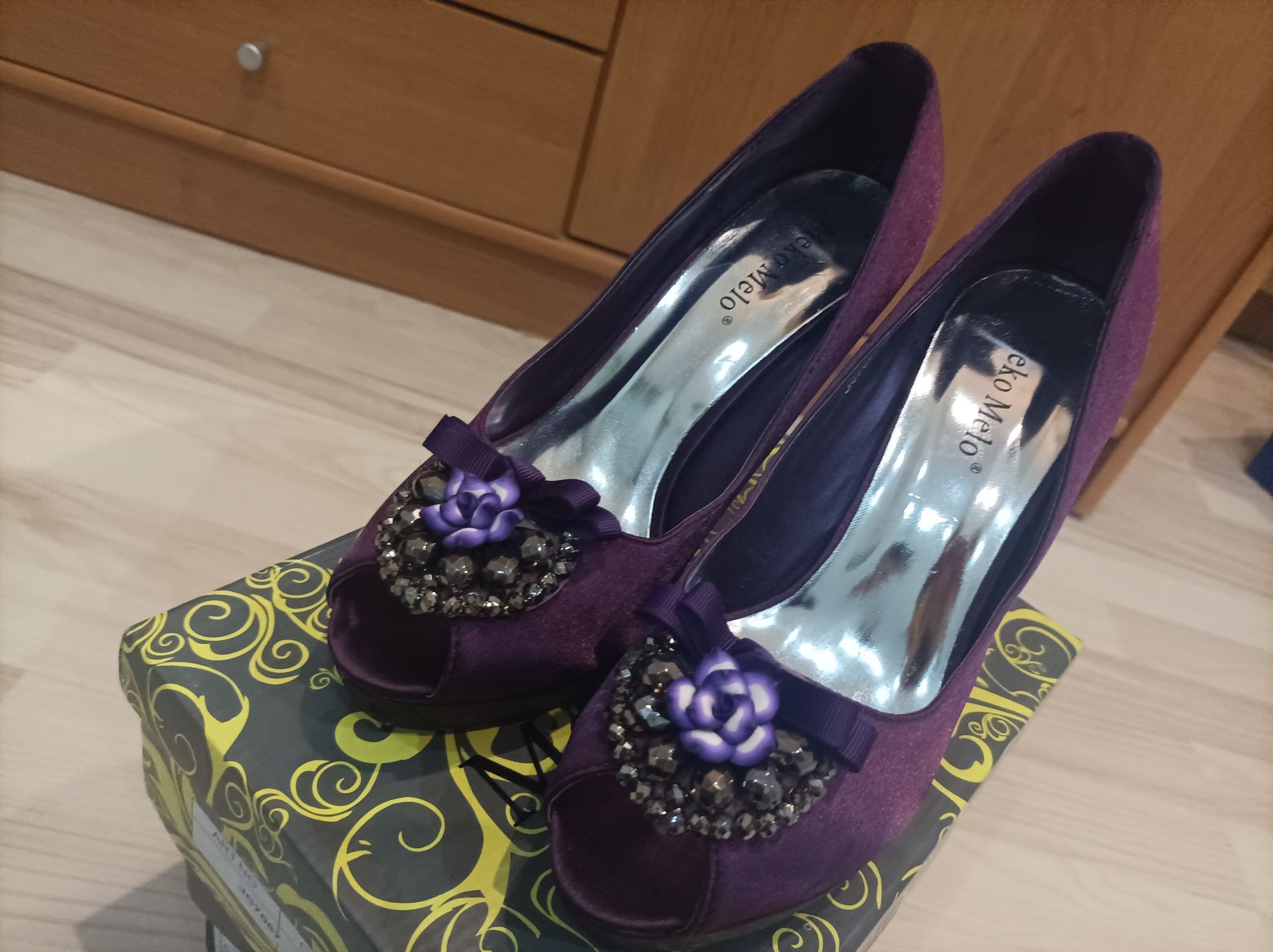 Nowe buty na platformie r.39