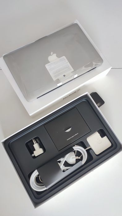 MacBook Air 11: 256GB SSD, i5, 4 GB, Jak nowy - stan idealny.