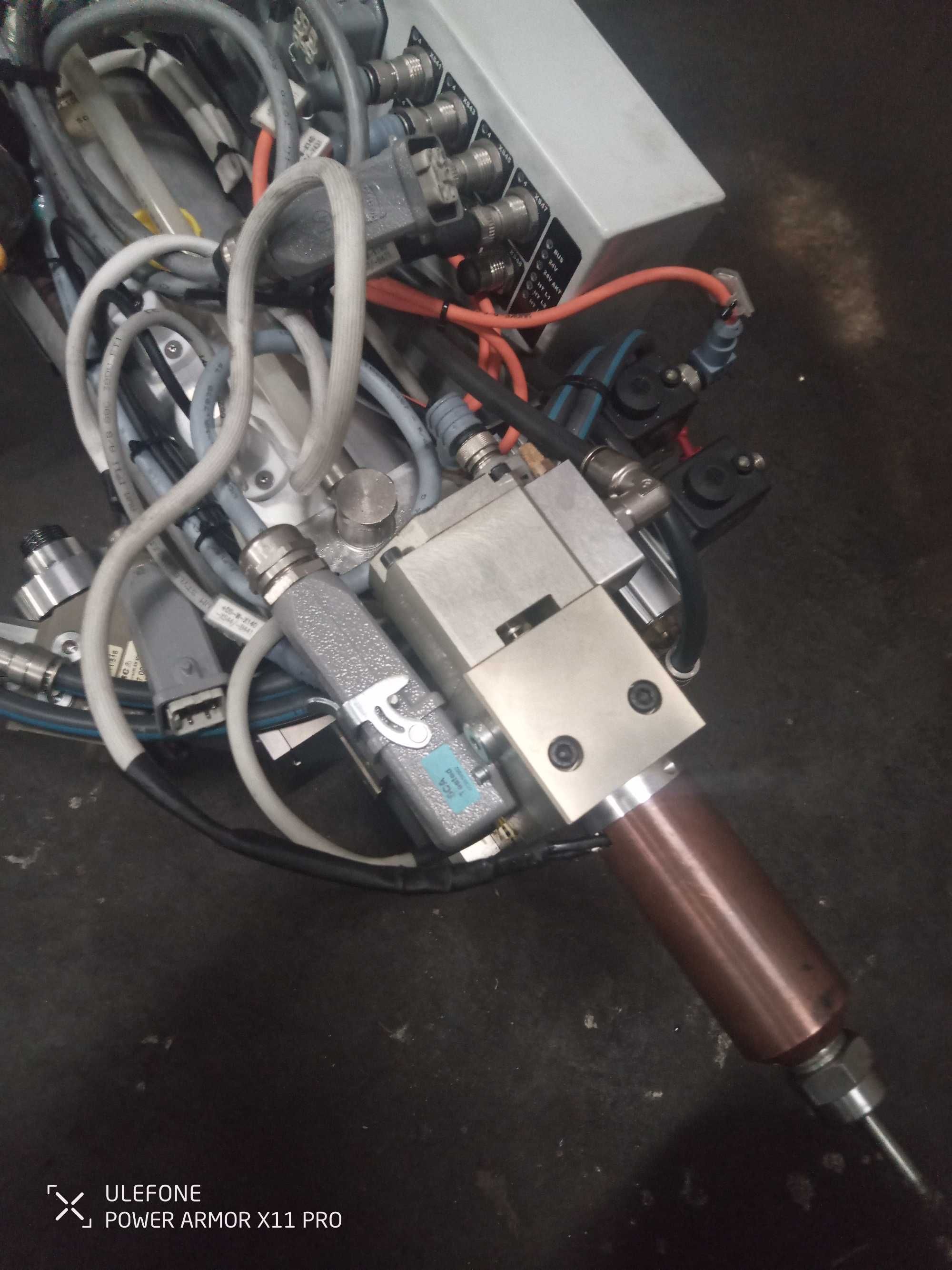 SCA Multibox Schucker 6000 System  dozowania kleju silikonu robot
