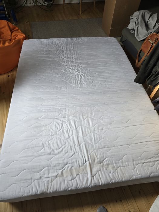 Oddam za darmo materac twardy 140x200