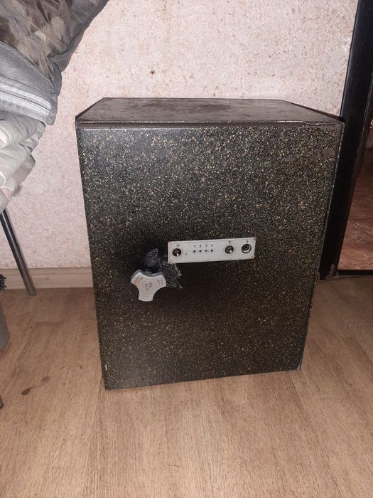 Сейф  50х40х33 .