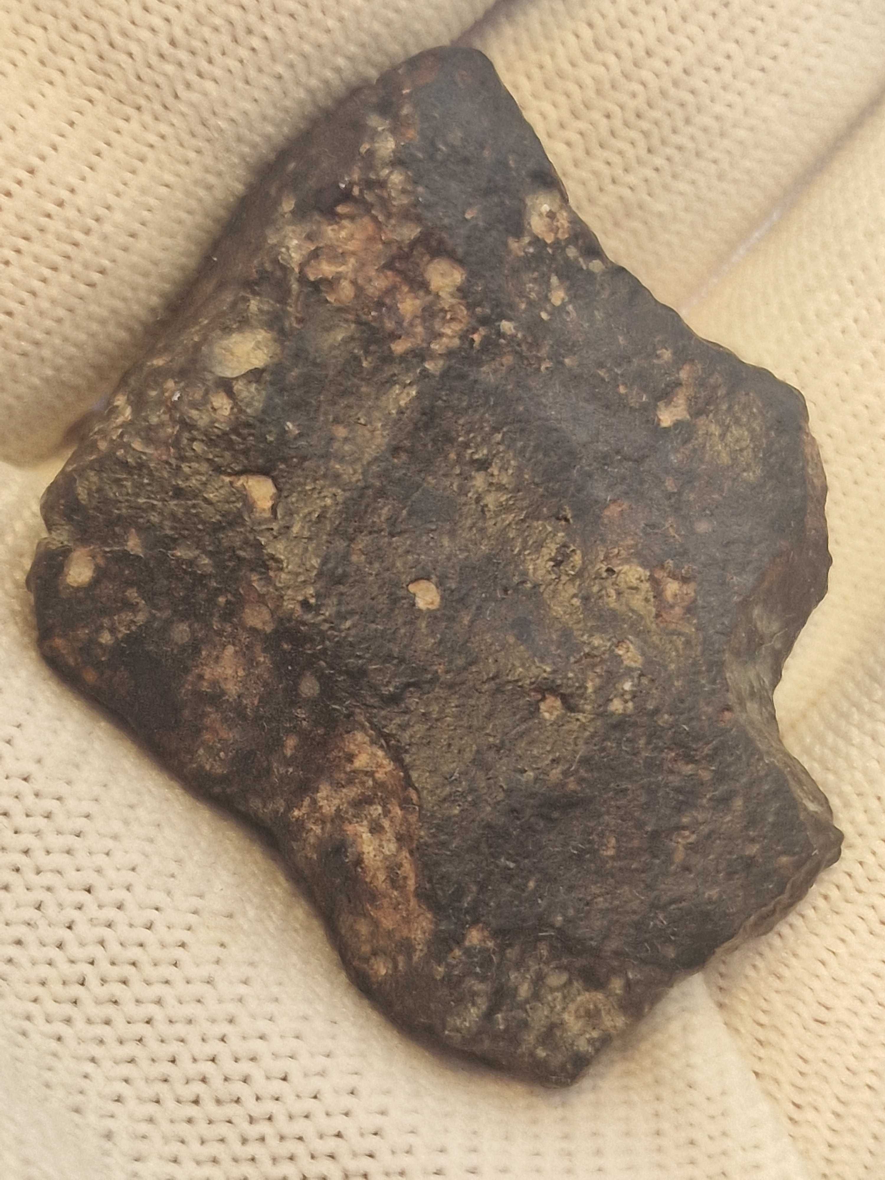 Meteoryt kamienny 34,9 g -przepiękny