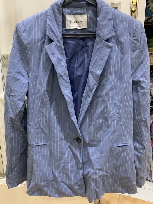 Blazer “Stradivarius” tamanho M azul às riscas brancas