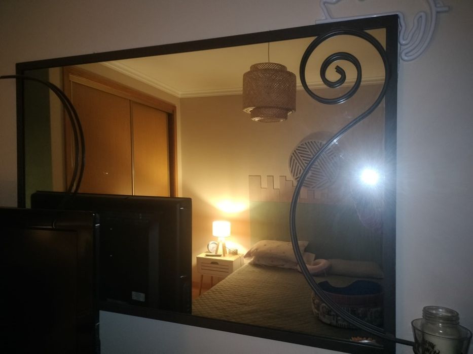 Espelho de ferro com suporte para vela