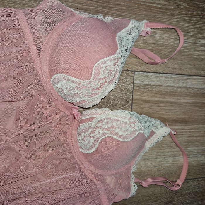 Oysho жіноча нічна сорочка (пеньюар) Бюстгальтер
Новенька, жодного раз