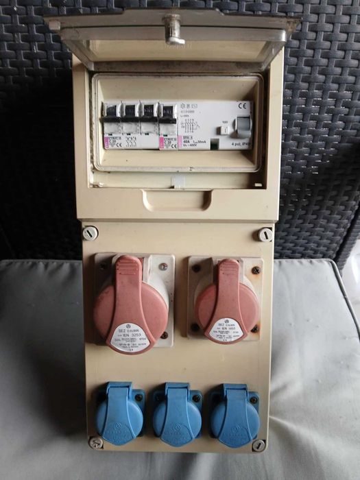 Rozdzielnica/skrzynka elektryczna budowlana