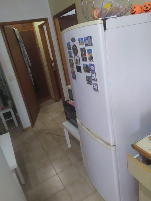 Frigorífico em bom estado de funcionamento