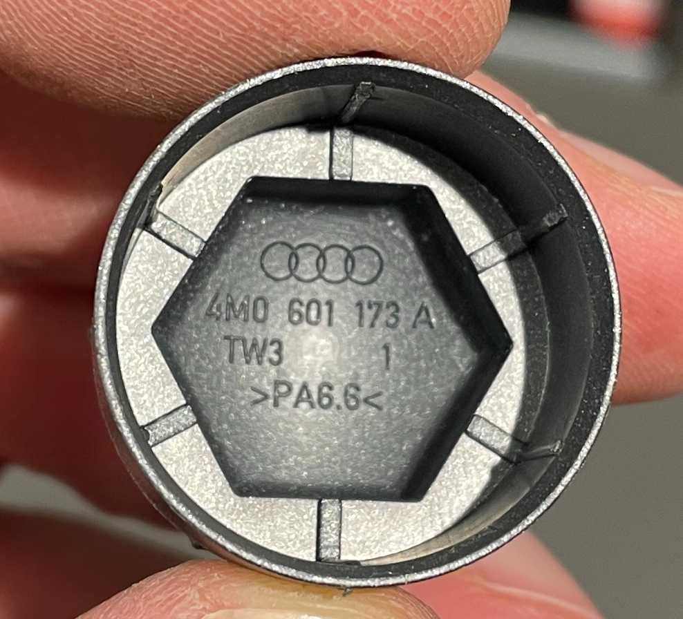 Dekielki kapsle na śruby antykradzieżowe Audi Q5 Skoda