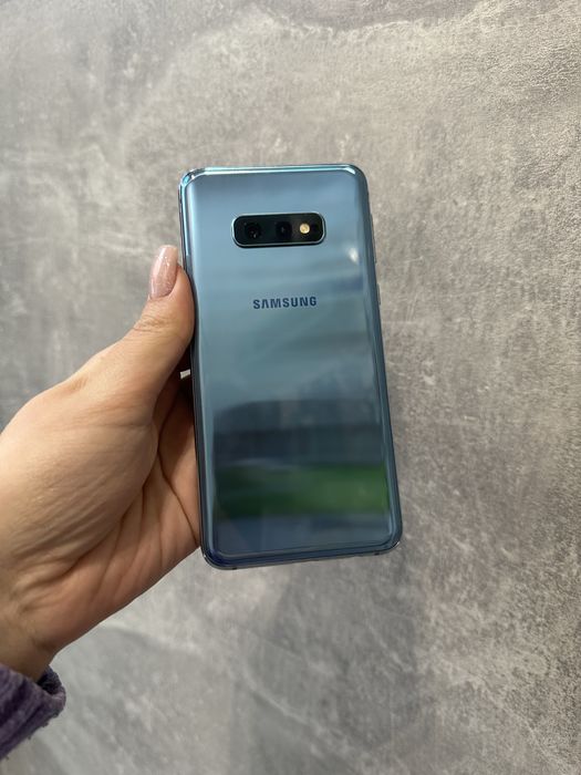 Samsung Galaxy S10e 6/128 в дуже гарному стані