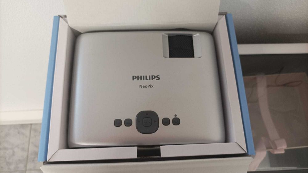 Projetor Philips Neopix Ultra One Hd Npx641 - Branco