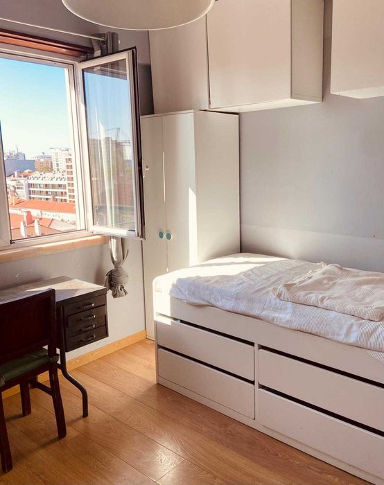 Quarto em zona de prestigio - Campo Grande/Alvalade